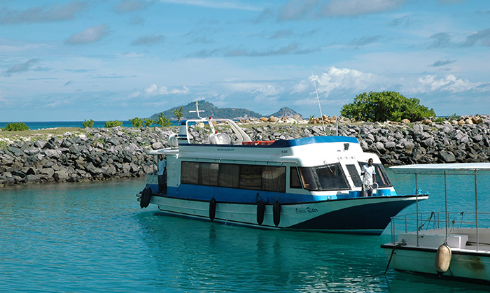 Лодка на остров Силуэт
