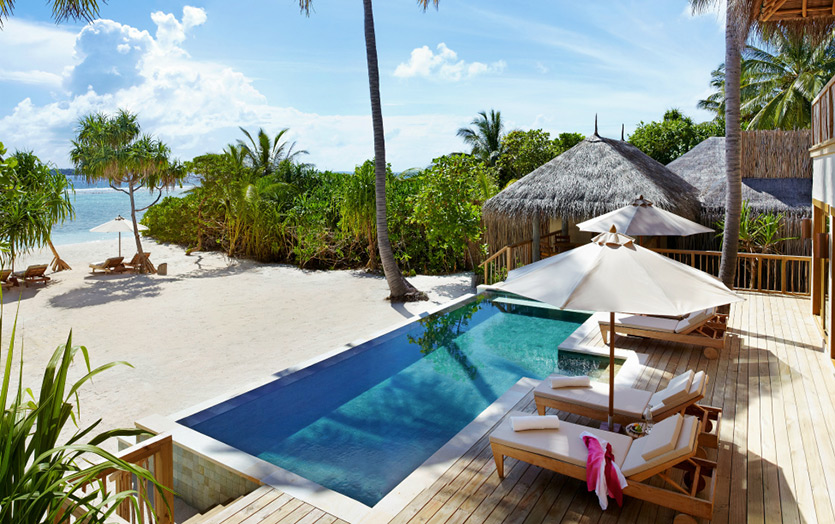 Отель Six Senses Laamu. 2-Bedroom Ocean Beach Villa with Pool. Вид на бассейн и океан.