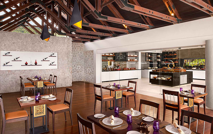 Ресторан Elaments в отеле Avani Seychelles Barbarons Resort & Spa.