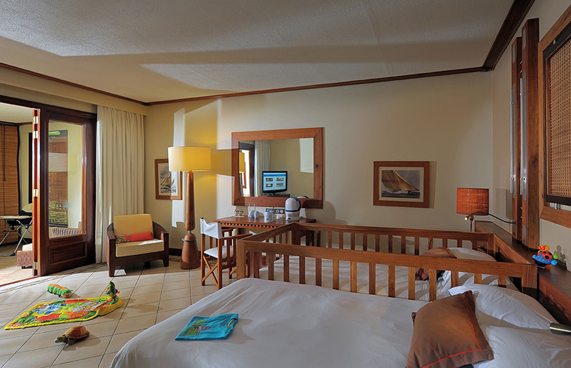 Отель Beachcomber Paradis Hotel & Golf Club - фото номера Family Suite