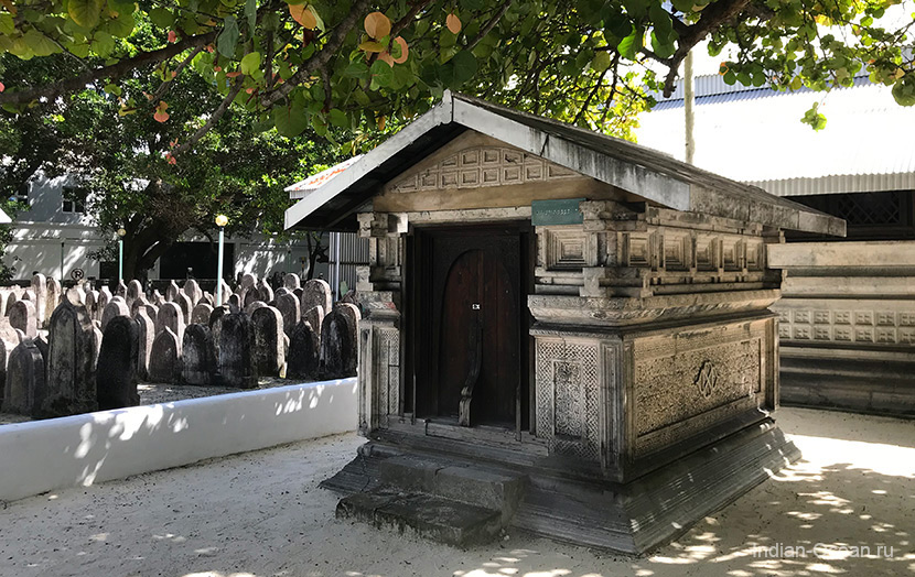 Гробница султана Искандера мечеть Мале