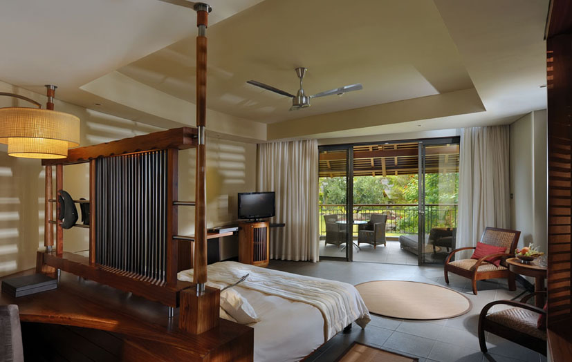 Отель Beachcomber Trou aux Biches Resort & Spa. Номер Tropical Junior Suite.