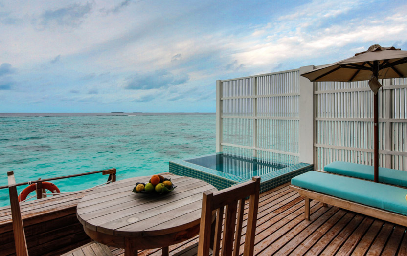 Отель Loama Resort Maldives at Maamigili. Фото Ocean Pool Suite.