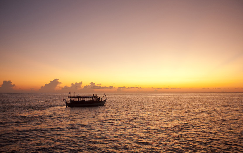 Круиз на закате Мальдивы
