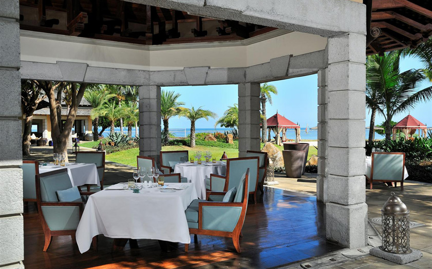Отель Maradiva Villas Resort & Spa - ресторан Coast2Coast